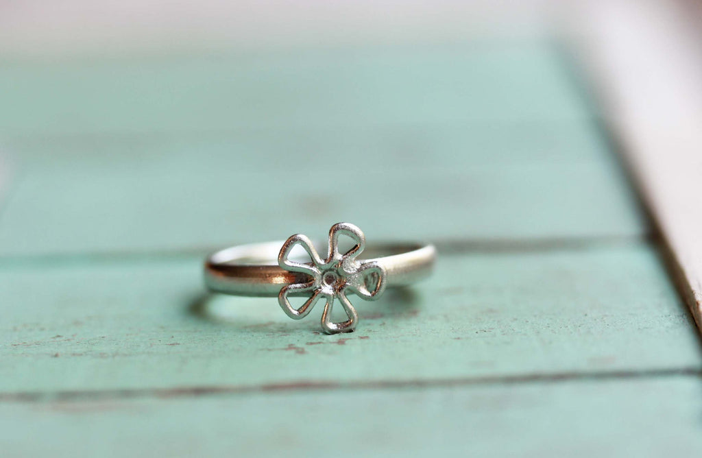 Silver daisy wire ring from Diament Jewelry, a gift shop in Washington, DC.