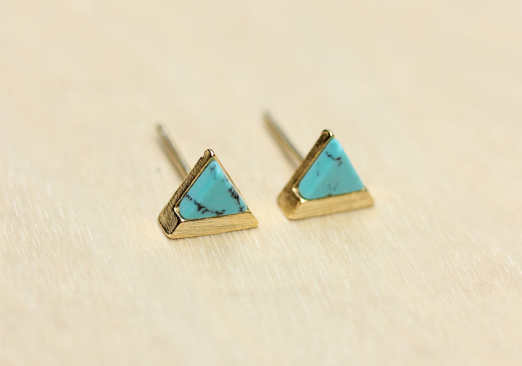 Dainty real gem stone gold split triangle ring from Diament Jewelry, a gift shop in Washington, DC.