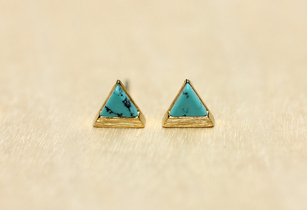 Dainty real gem stone gold split triangle ring from Diament Jewelry, a gift shop in Washington, DC.