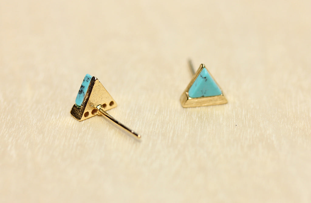 Dainty real gem stone gold split triangle ring from Diament Jewelry, a gift shop in Washington, DC.